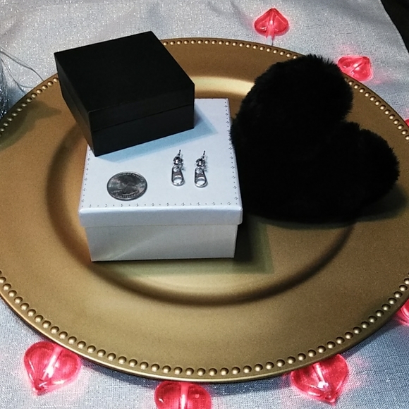 🌞😎NEW CHIC AND EDGY SILVER ZIPPER EARRINGS. - Picture 3 of 5